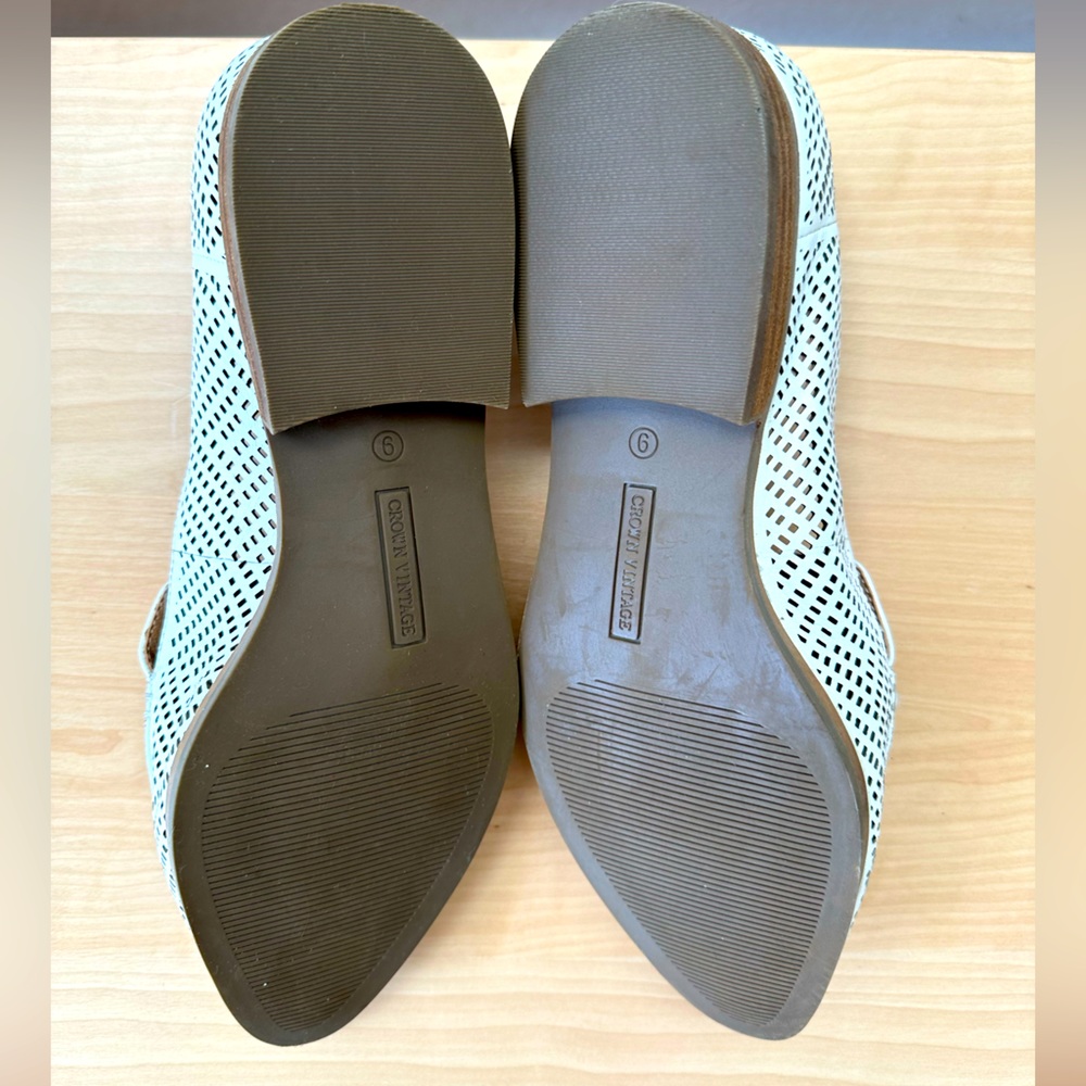 ✨🎊HP✨🎊.  NWOT! Crown Vintage Venetia White Leather Perforated Loafer - Picture 7 of 8